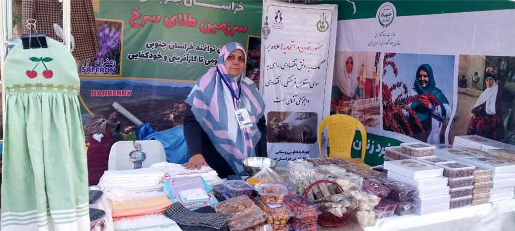 مسیر توسعه صنایع‌دستی و حوله‌بافی زنان روستایی خراسان جنوبی، نگاه حمایتی می‌طلبد